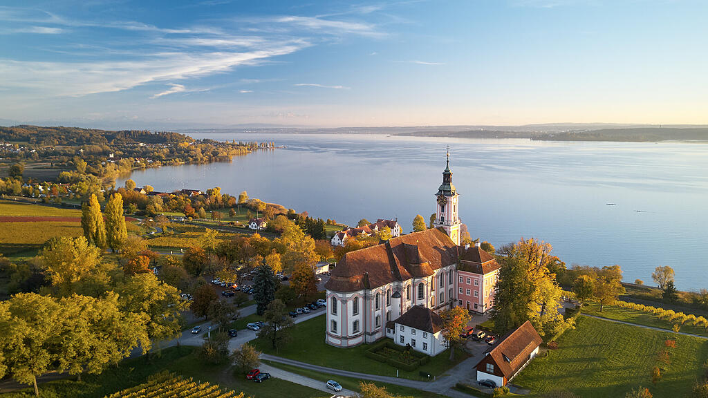 Steg am Bodensee am späten Abend im Dunkeln
