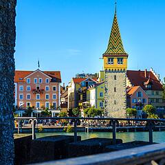 Mangturm an der Uferpromenade am Hafen in Lindau Mangturm an der Uferpromenade am Hafen in Lindau