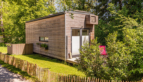 Germany, Baden-Wurttemberg, Schorndorf, Exterior of tiny wooden house in summer