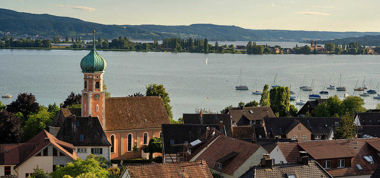 Luftaufnahme von Allensbach mit Blick auf den Bodensee und die Insel Reichenau