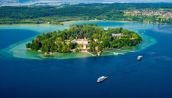 Luftaufnahme der Insel Mainau mit Blick auf das Schloss