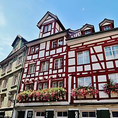 Bunte Fachwerkhäuser in der Innenstadt in St. Gallen