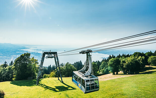 Blick von der Pfänderbahn ausgehend auf Bregenz und den Bodensee Bregenz