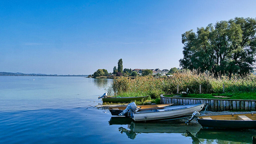 Fischerboote am Ufer der Insel Reichenau