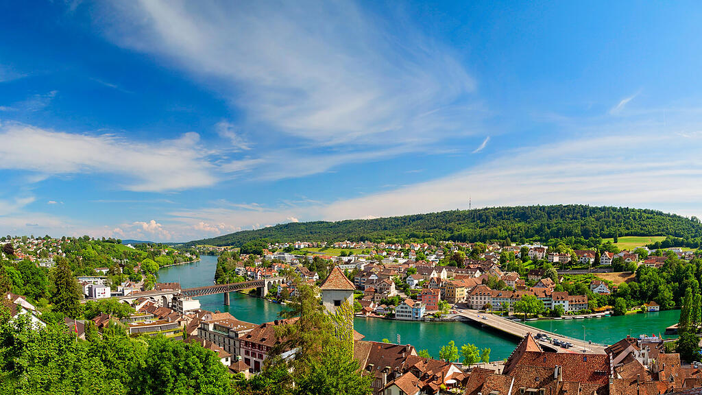 Blick auf den Rhein und die angrenzende Landschaft von Schaffhausen