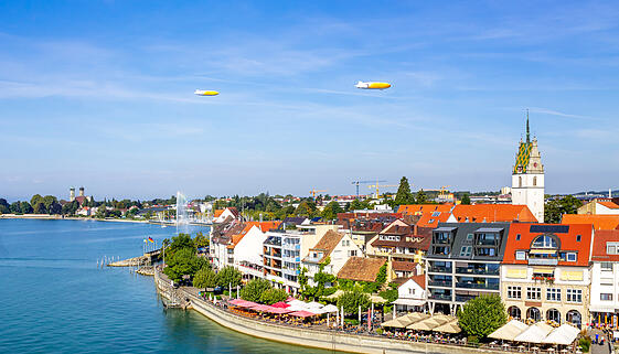 Friedrichshafen mit Zeppelinen, Bodensee, Deutschland