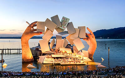 Aufführung auf der Seebühne in Bregenz am Abend