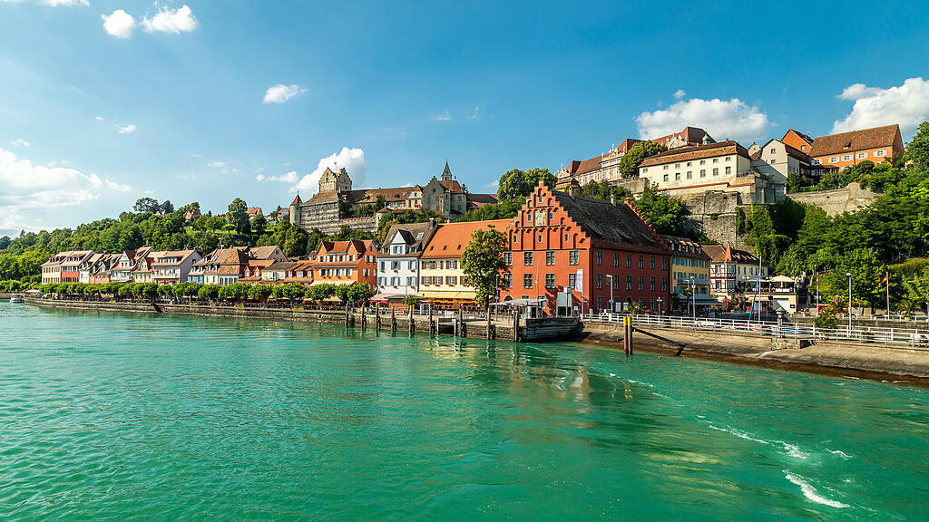 Aufnahme der Promenade und Gebäude am Bodensee