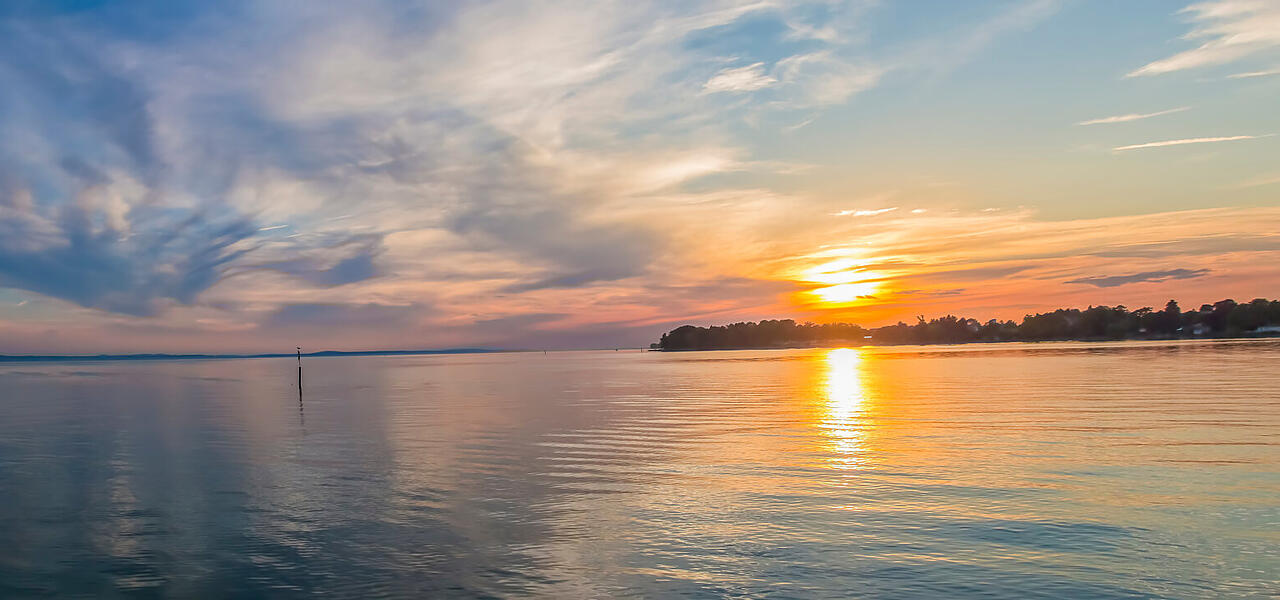 Bodenseepanorama bei Sonnenuntergang in Wasserburg