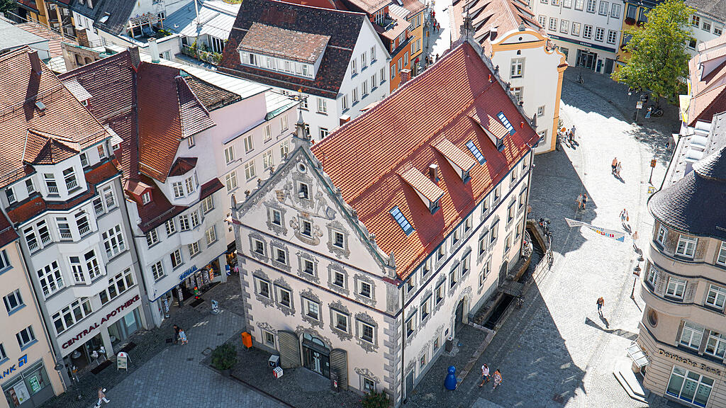 Aussicht vom Blaserturm auf die Innenstadt und das Lederhaus in Ravensburg