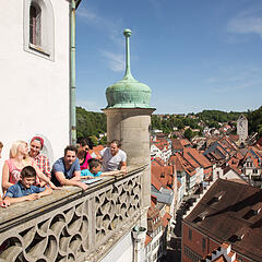 Familie ein Turmbesteigung auf dem Blaserturm in Ravensburg