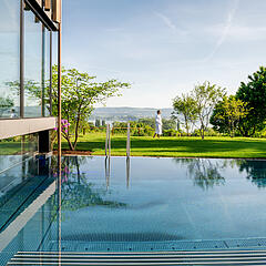 Spa-Bereich mit Außenpool des Hotels Hirschen in Horn am Bodensee