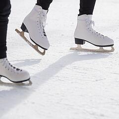 Schlittschuhlaufen auf der Eisbahn in Überlingen