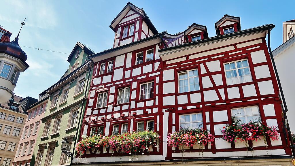 Bunte Fachwerkhäuser in der Innenstadt in St. Gallen