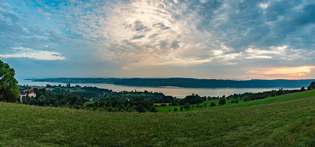 Panoramaaufnahme des Bodensees zwischen Überlingen und Sipplingen am nördlichen Bodensee