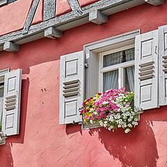 Roter Fachwerkhausfasse des Haus zum St. Georg in Meßkirch