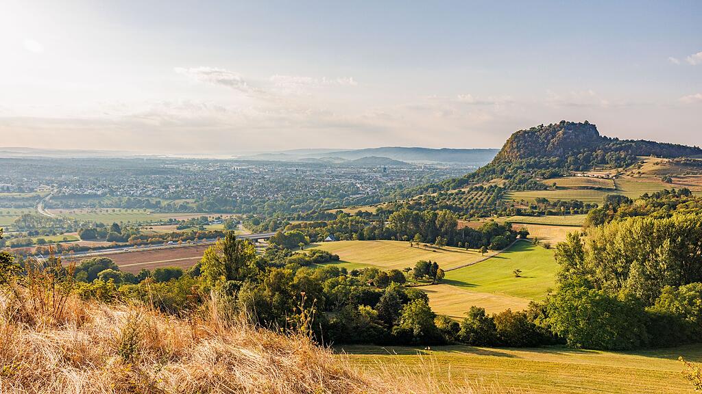 Singen_Hohentwiel_Panorama_02_Nachweis_Stadt-Singen_Buero-Klare.tif
