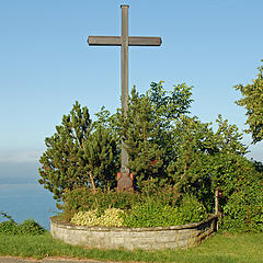Wetterkreuz am Höhenweg bei Meersburg mit Ausblick auf den Bodensee Wetterkreuz am Höhenweg bei Meersburg mit Ausblick auf den Bodensee