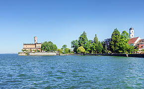 Blick auf das Schloss Montfont in Langenargen am Bodensee