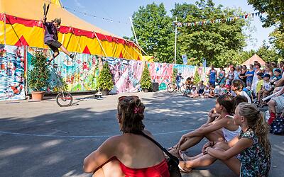 Akrobatikshow beim Kulturufer Friedrichshafen
