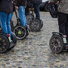 Touristen auf Segway