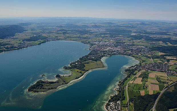 Luftaufnahme der Halbinsel Mettnau bei Radolfzell am Bodensee Halbinsel Mettnau