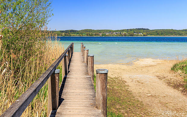 Holzsteg am Strandbad auf der Insel Reichenau