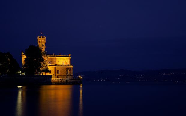 Schloss Montfort in Langenargen bei Nacht