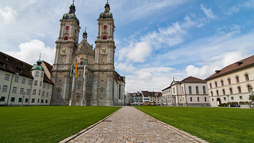 Blick auf die Kathedrale und die umliegende Anlage in St. Gallen