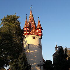Blick von unten auf den Diebesturm in Lindau Blick von unten auf den Diebesturm in Lindau