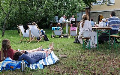 Kultursommer unterm Apfelbaum