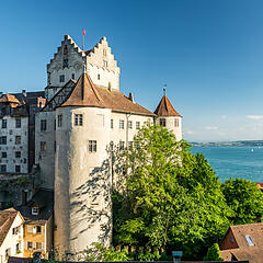 Aufnahme der Burg Meersburg mit Blick auf den Bodensee Aufnahme der Burg Meersburg mit Blick auf den Bodensee
