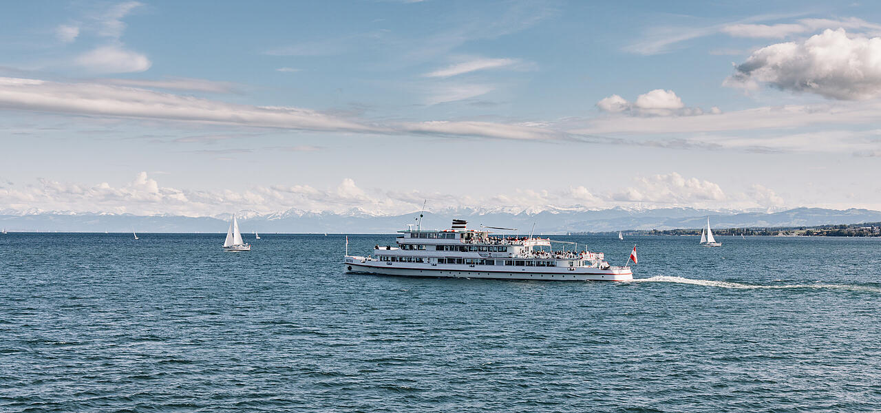 Schiff unterwegs auf dem Bodensee