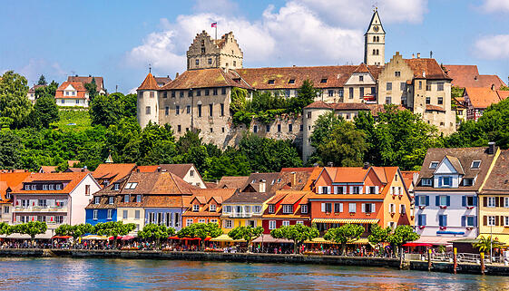 Blick auf die Alte Burg und Altstadt von Meersburg