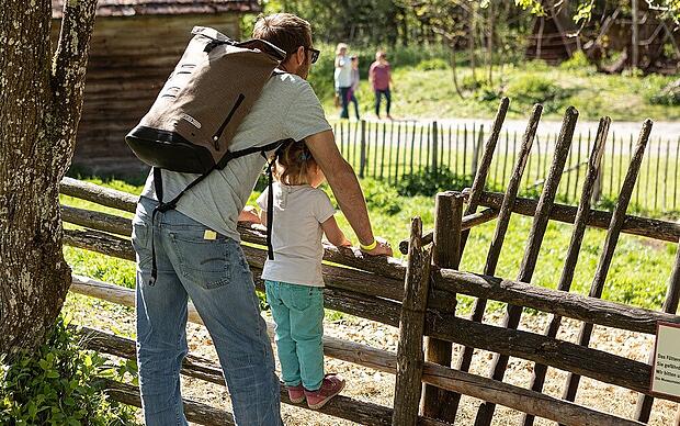 Häuser, Kulturlandschaft und Tiere An der frischen Luft