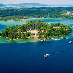 Luftaufnahme der Insel Mainau im Sommer