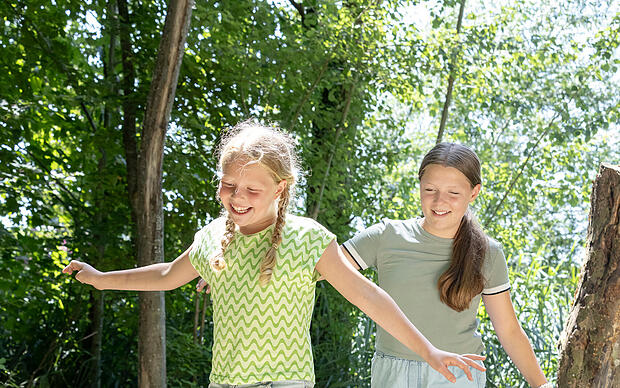 12 interaktive Naturerlebnisstationen