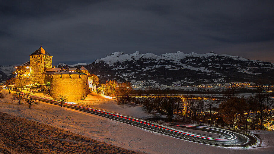 Schloss Vaduz im Winter bei Nacht